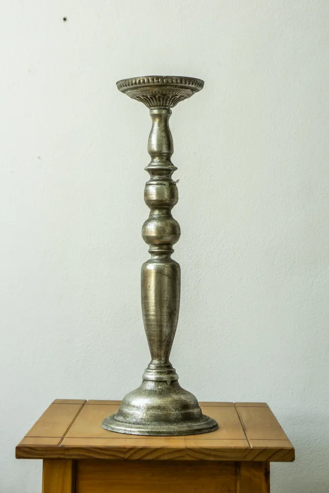 Vysoký matný kovový svietnik výška 44cm