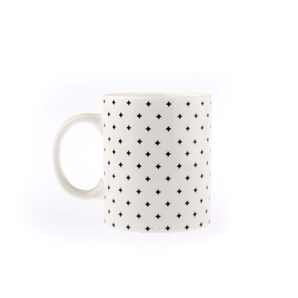Porcelánová šálka s jemným dekorom
